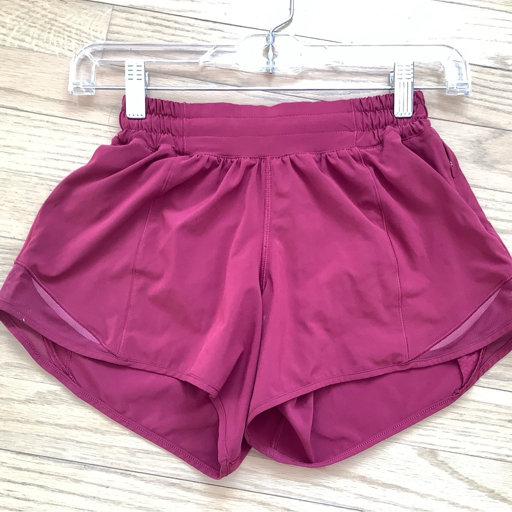 Lululemon Hotty Hot Low Rise Lined Short 4"